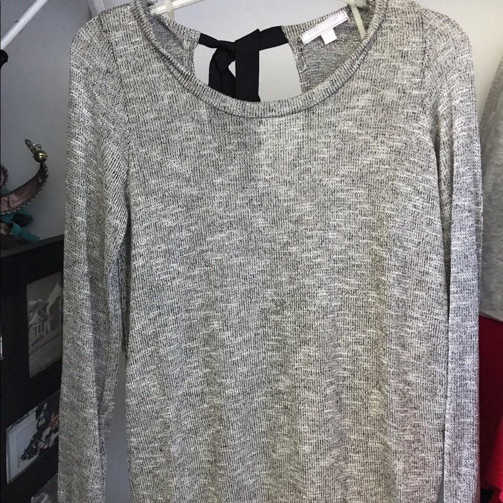 Romeo and Juliet Couture gray lightweight sweater.