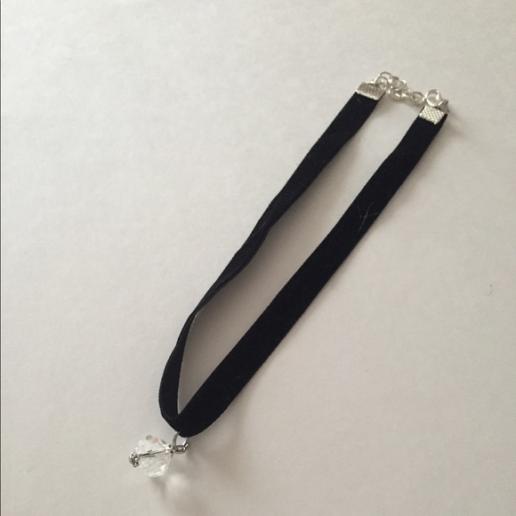 White choker necklace - Picture 3 of 3
