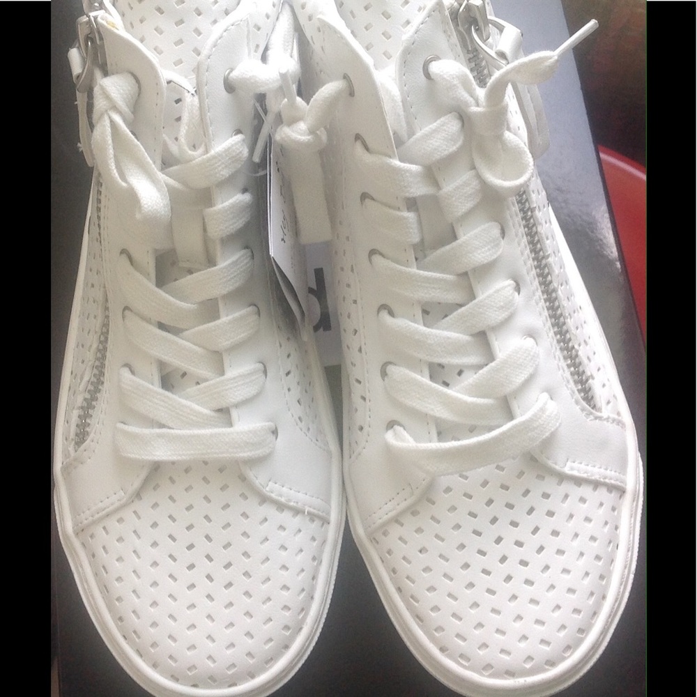 Dolce Vita "Ruth" White slip on zipper detail shoe - Picture 5 of 8