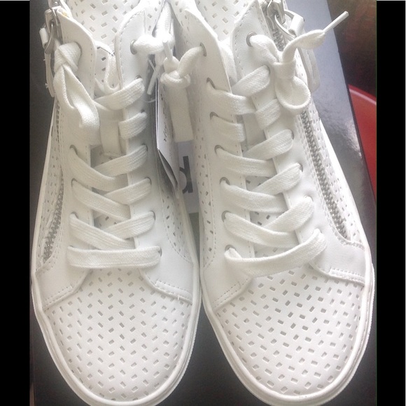 Dolce Vita "Ruth" White slip on zipper detail shoe - Picture 5 of 8