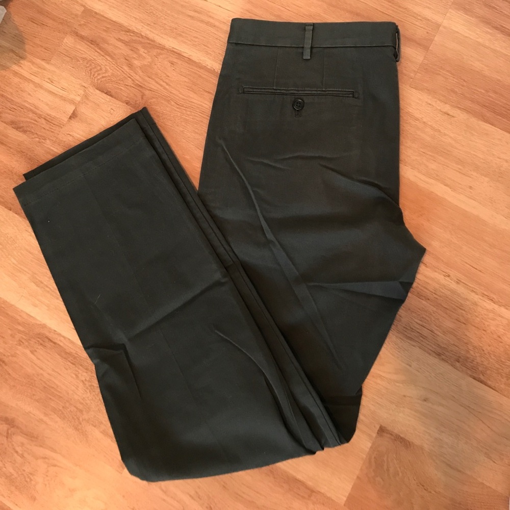 Uniqlo dark green slim fit chino pants