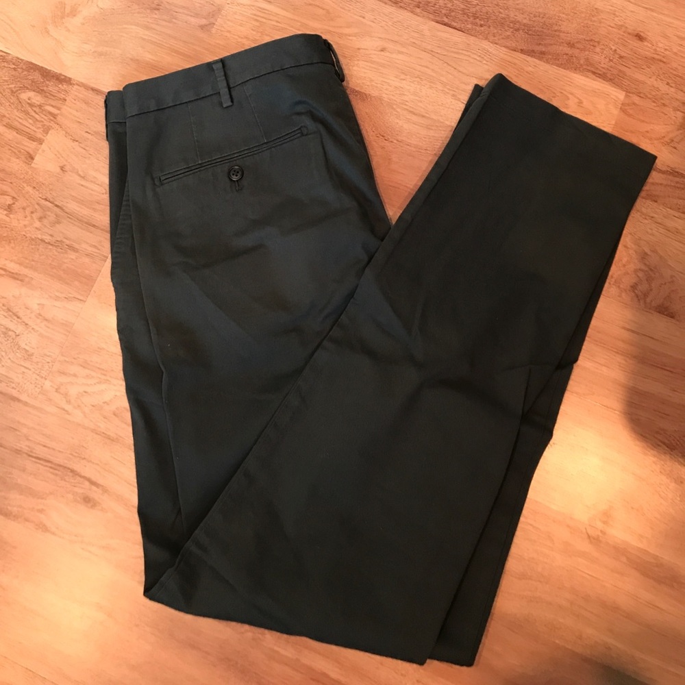 Uniqlo dark green slim fit chino pants