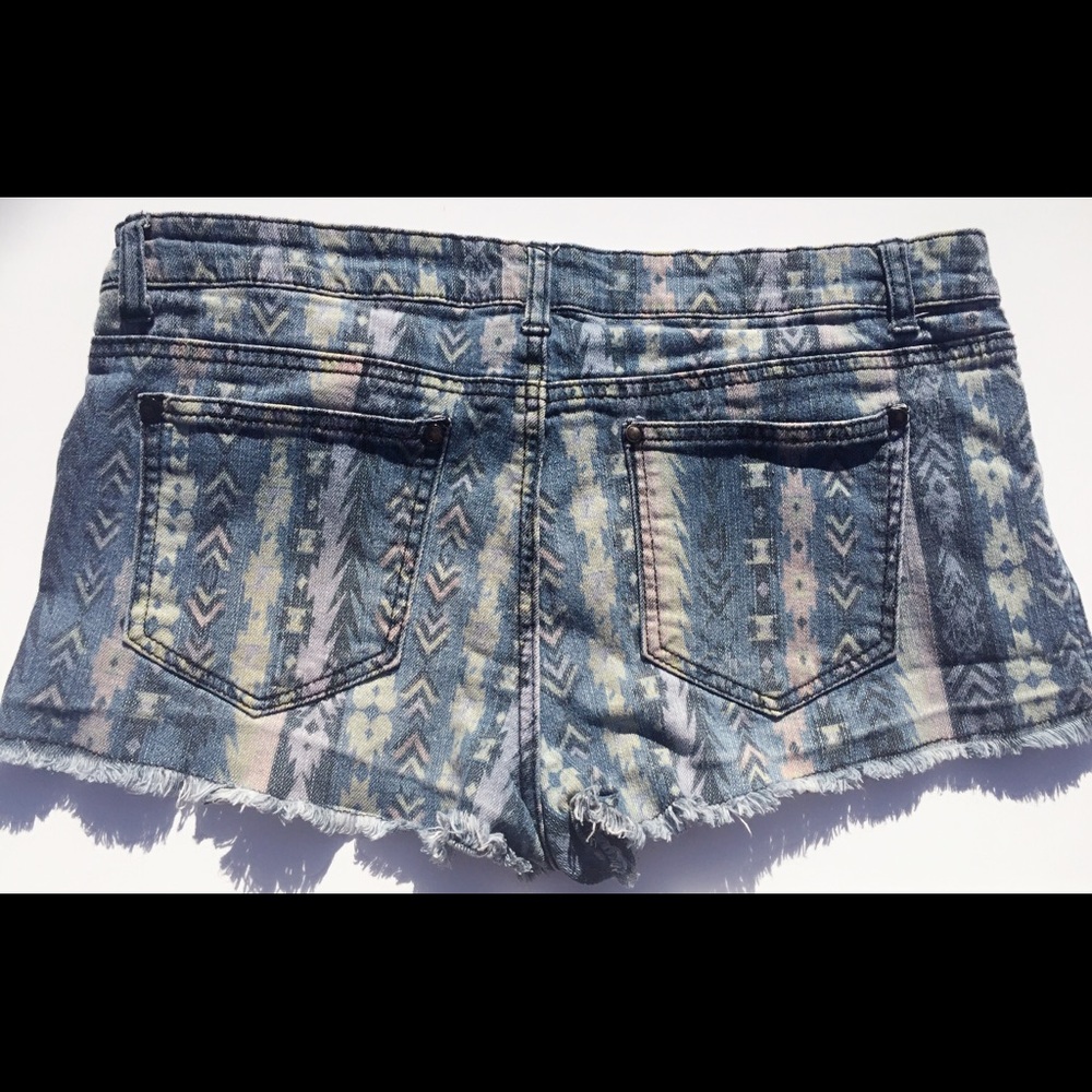 Tribal Print Denim Shorts - Picture 4 of 6