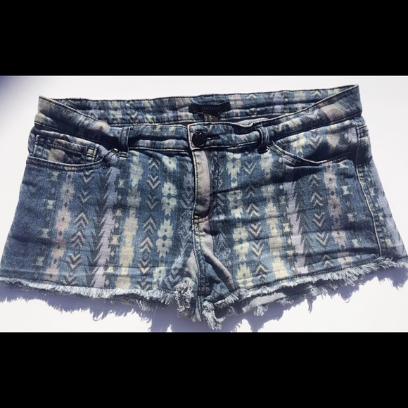 Tribal Print Denim Shorts - Picture 3 of 6
