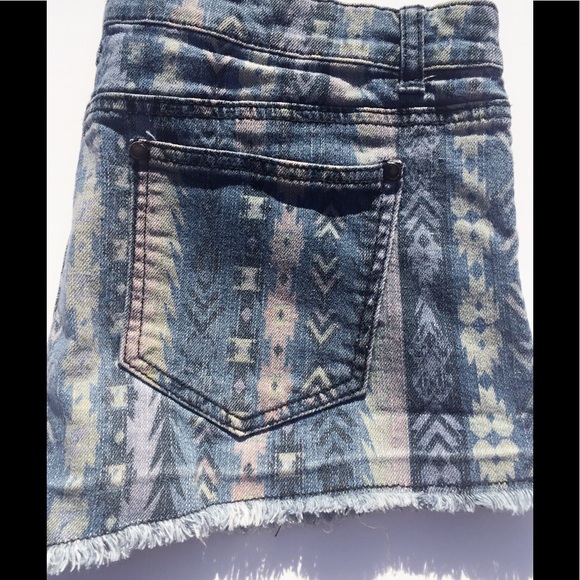 Tribal Print Denim Shorts - Picture 5 of 6