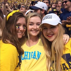 Meet your Posher, Elena