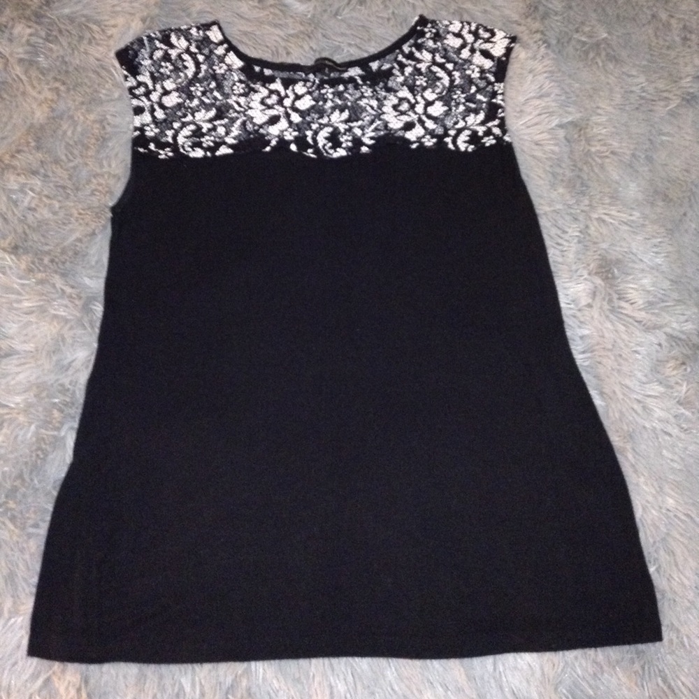 Yuni Los Angeles Floral Lace Black Top