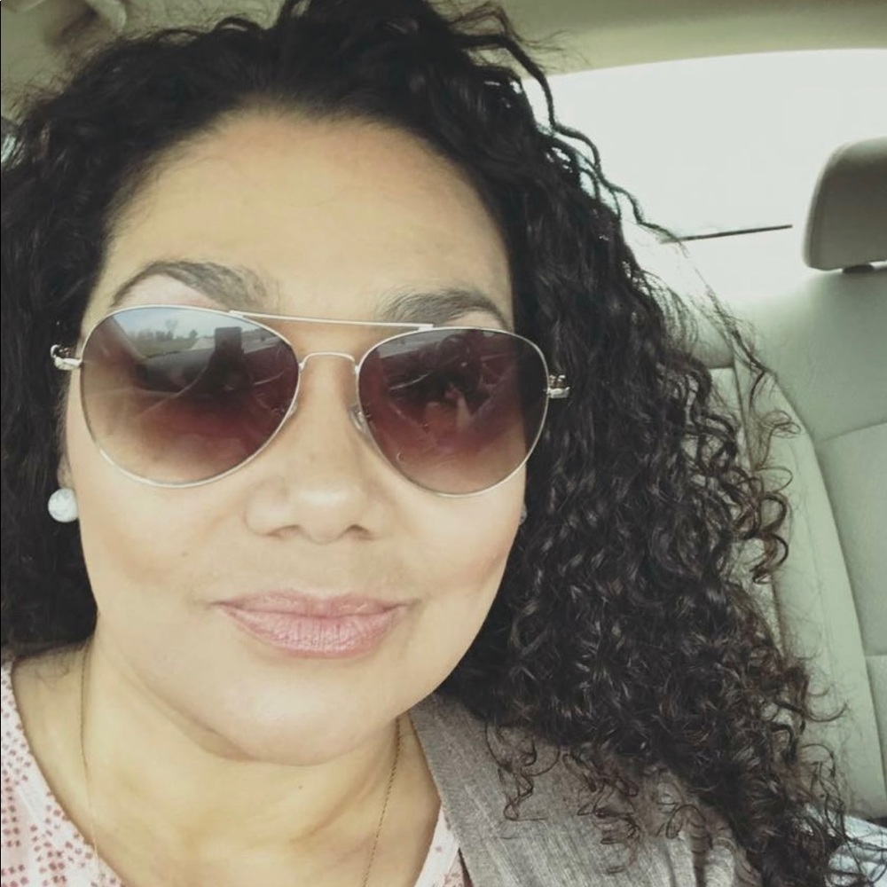 Meet your Posher, Anahi