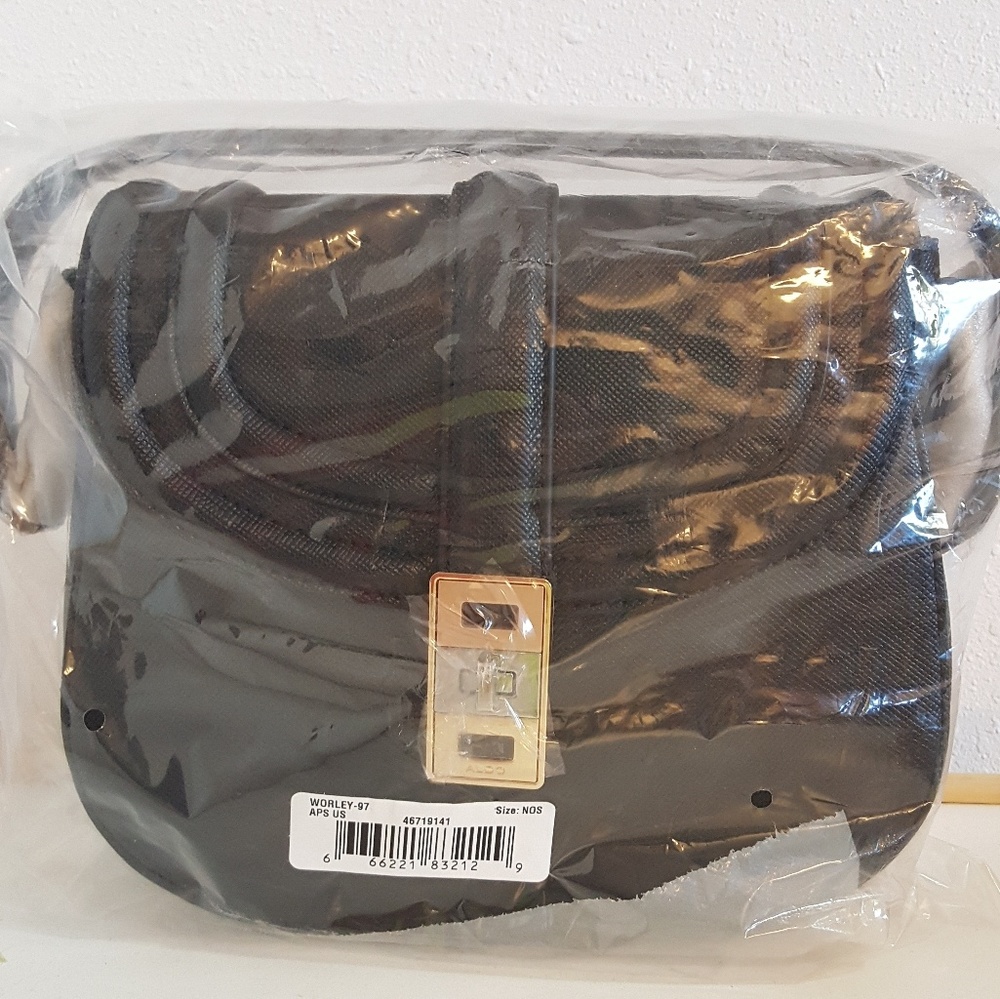 NEW BLACK HANDBAG