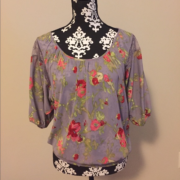 ☀️ Express Printed Top 🌟 Size M - Picture 1 of 4