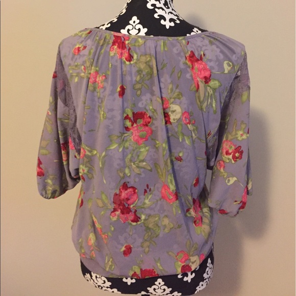 ☀️ Express Printed Top 🌟 Size M - Picture 2 of 4