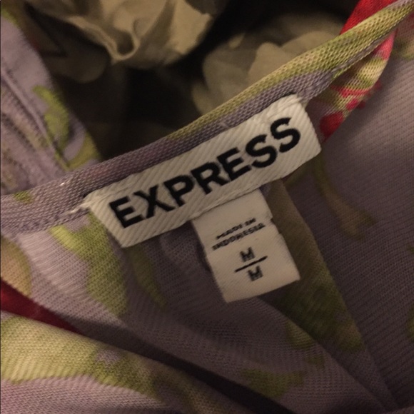 ☀️ Express Printed Top 🌟 Size M - Picture 4 of 4