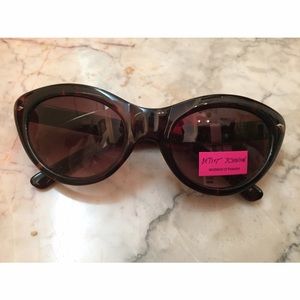 NWT Betsey Johnson Tortoise Cat Eye Sunglasses