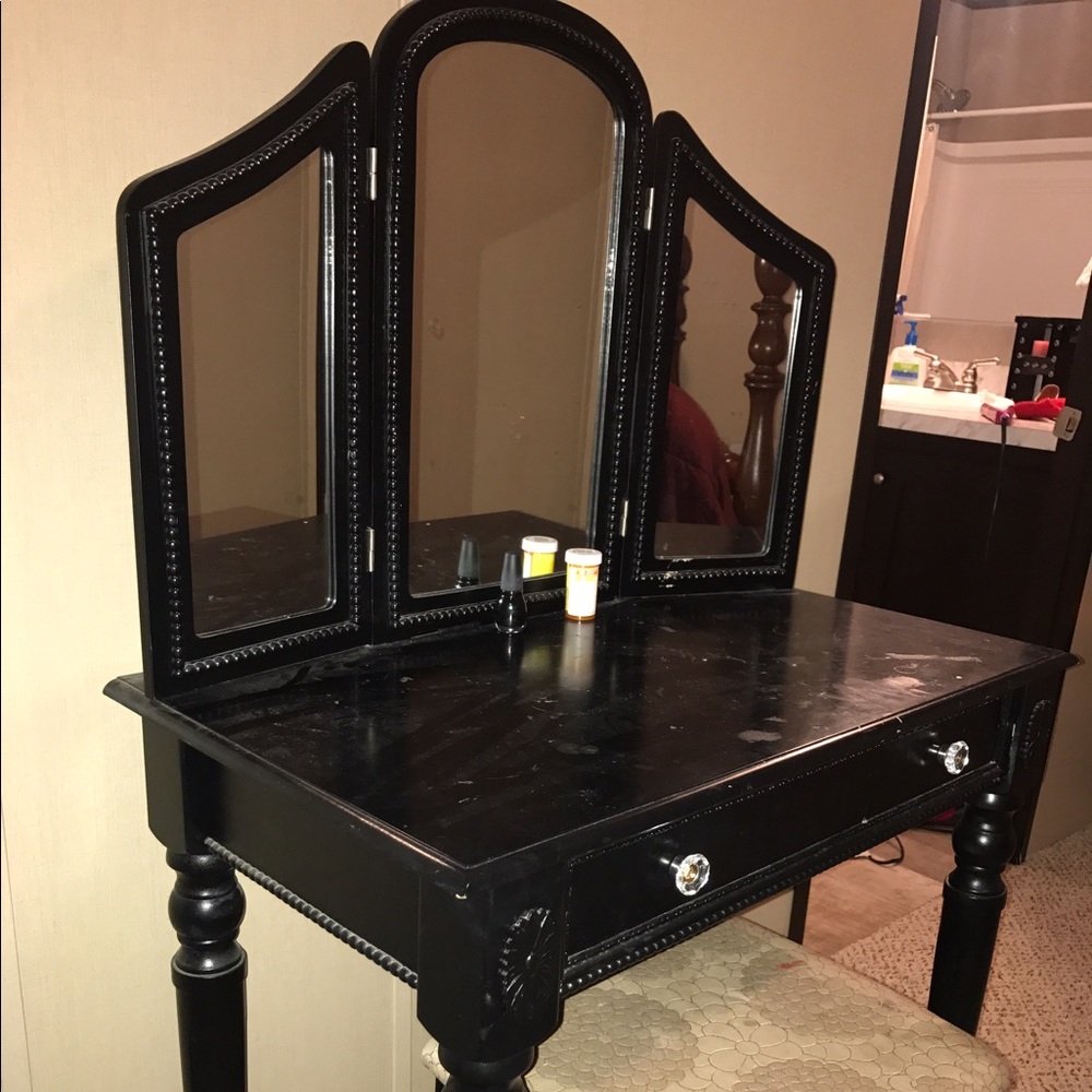 Black vanity and stool
