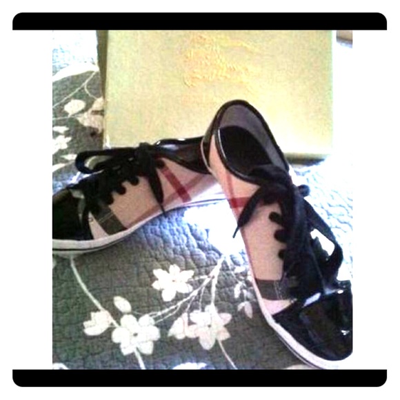 Burberry sneakers - Picture 1 of 3