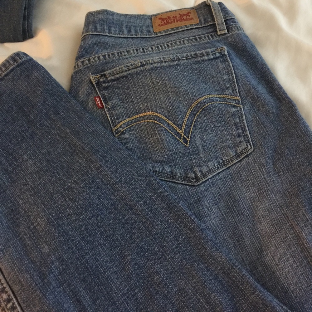 524 LEVIS DISTRESSED JEANS 11