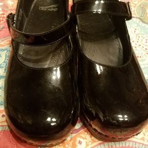 Size 40 patent dansko Mary jane