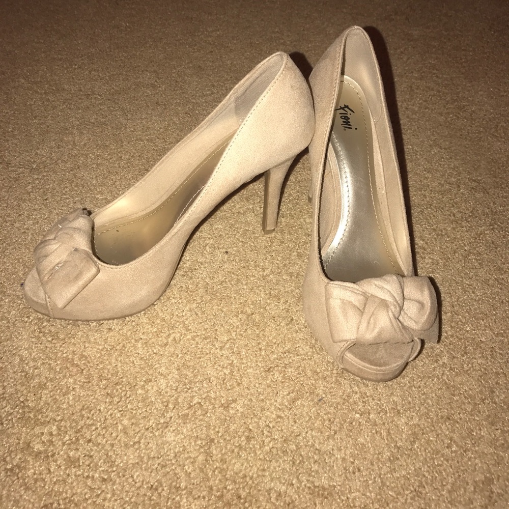 Tan suede heels.