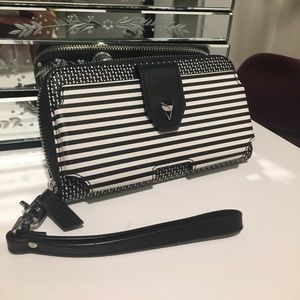 Stella & Dot Madison tech wallet phone clutch