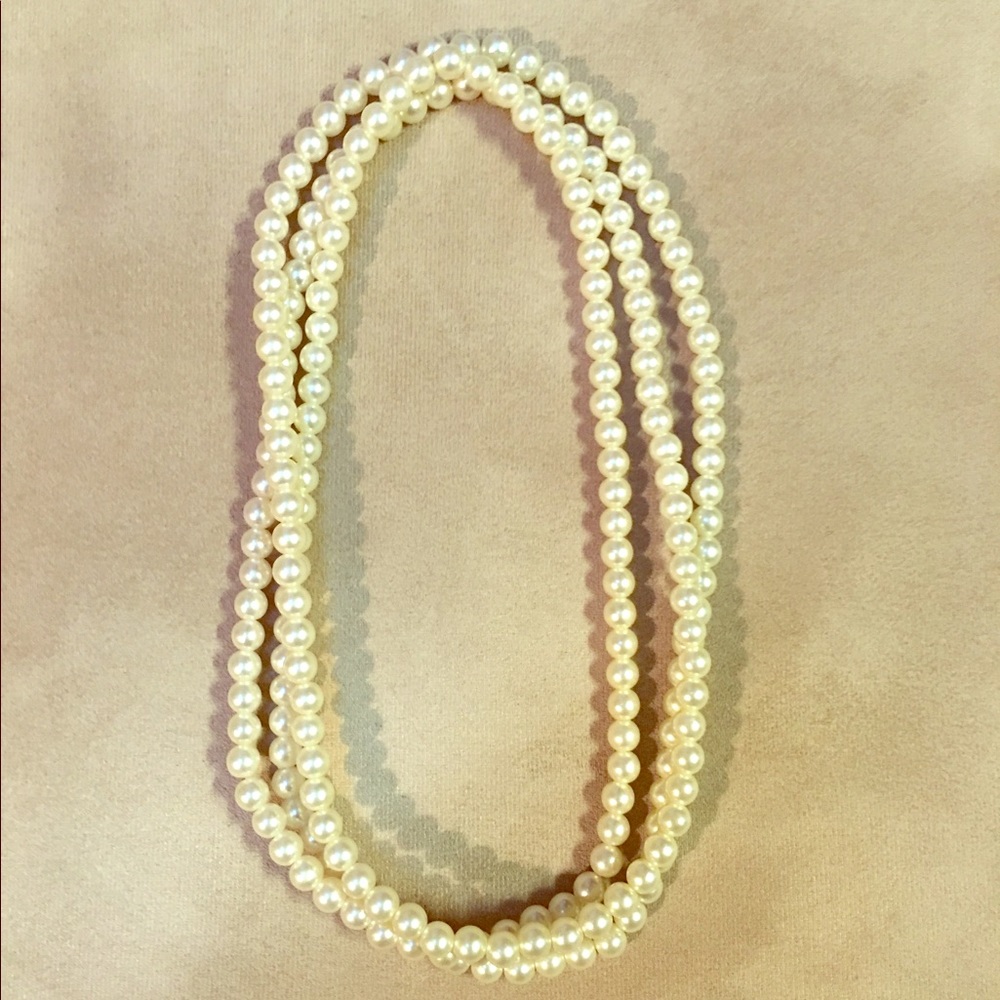 Stretchy pearl beaded necklace