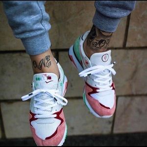 Meet your Posher, Emari