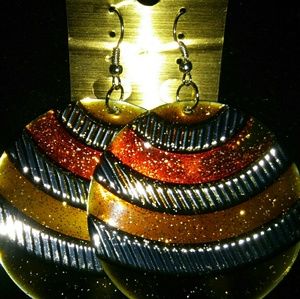 Earrings new 😁in package