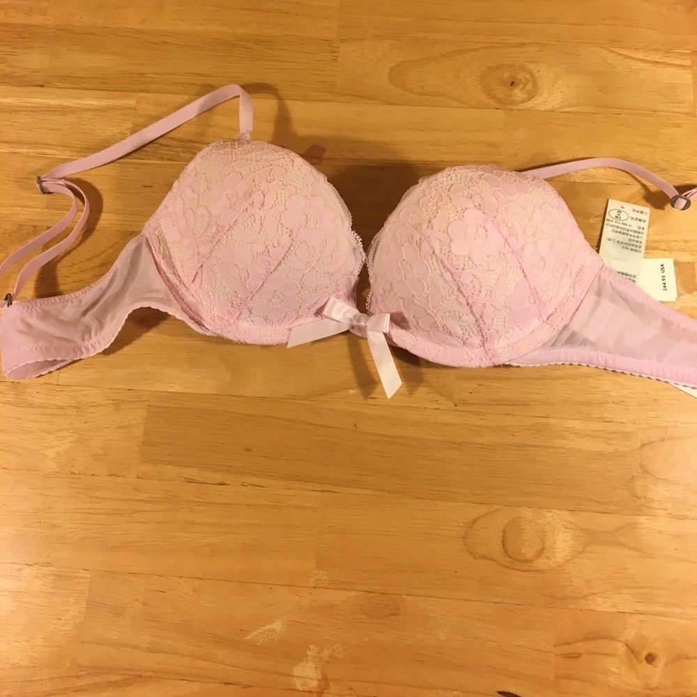 NWT 32A Gilly Hicks Push'Em Up Plunge Bra Pink