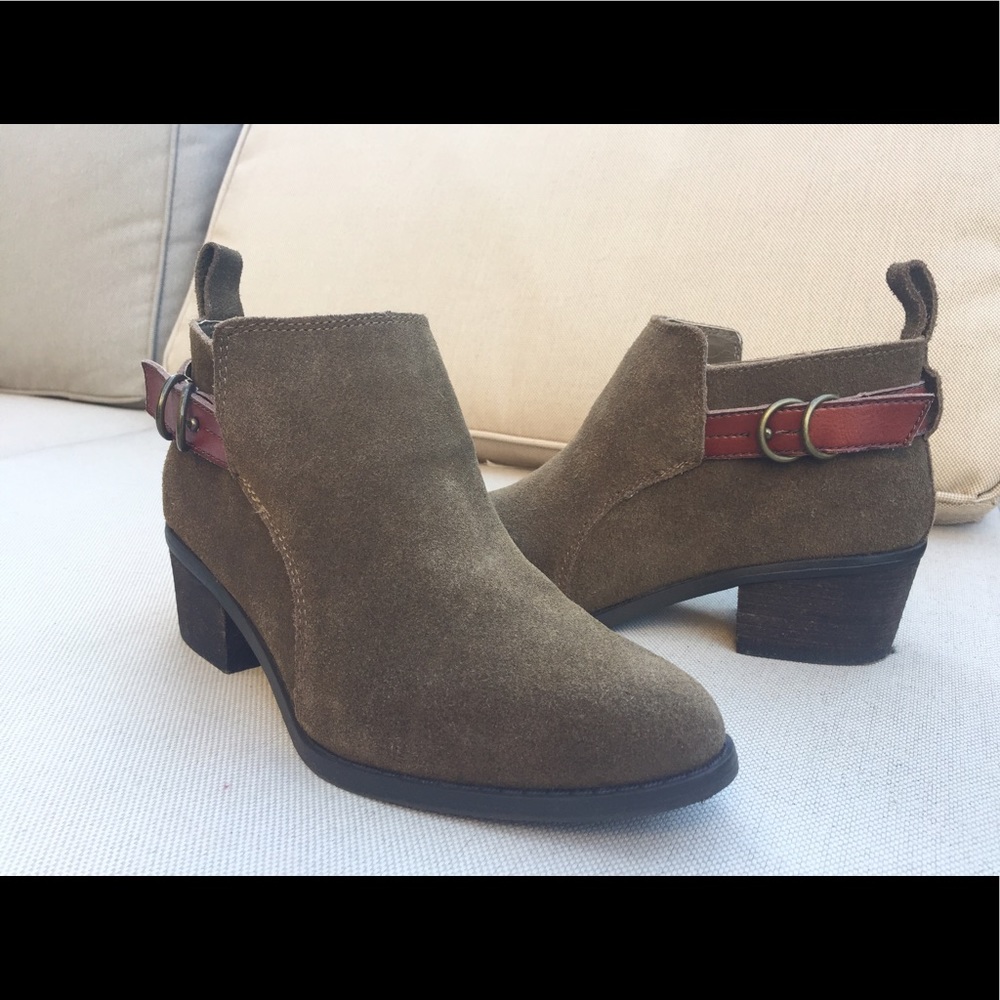 American Eagle ankle boots