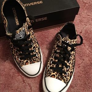 Leopard print converse