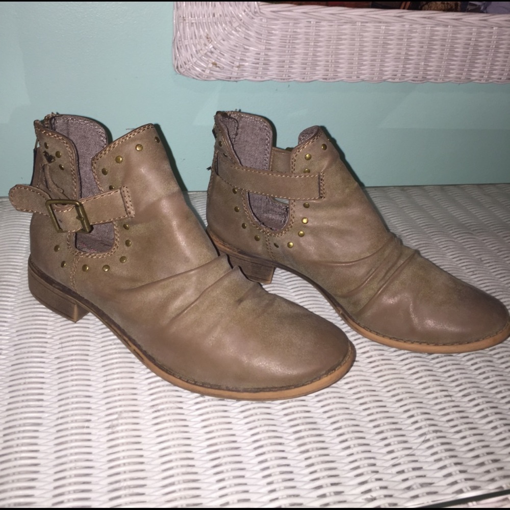 Roxy ankle booties