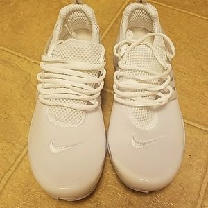 Nike tennis shoes air presto