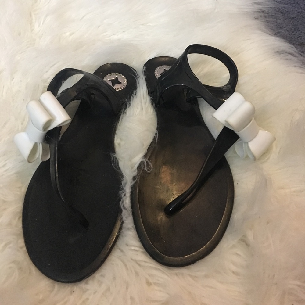 Black & white bow sandals