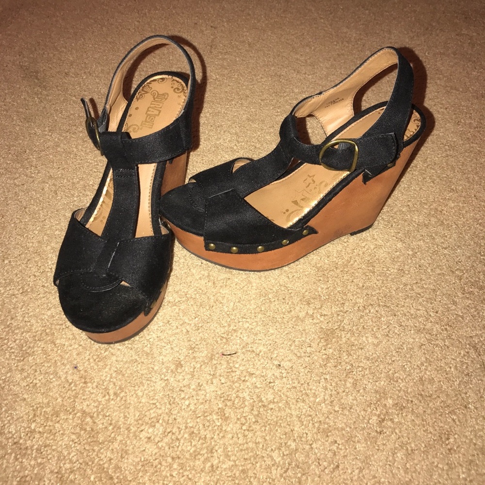 Black open toed wedge