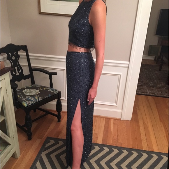 Two piece sequin gown - Picture 2 of 5