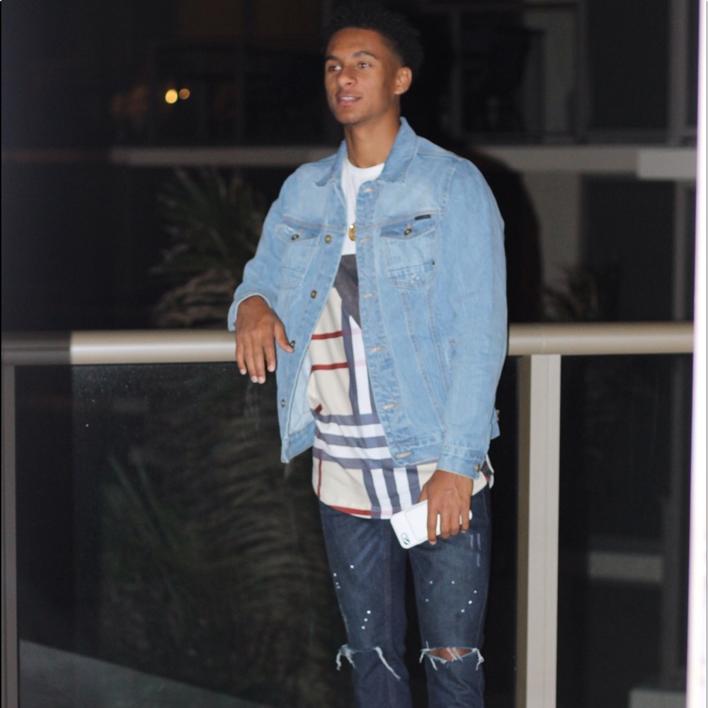 Meet your Posher, Deandre