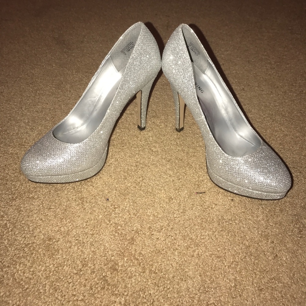 Silver glittery heel