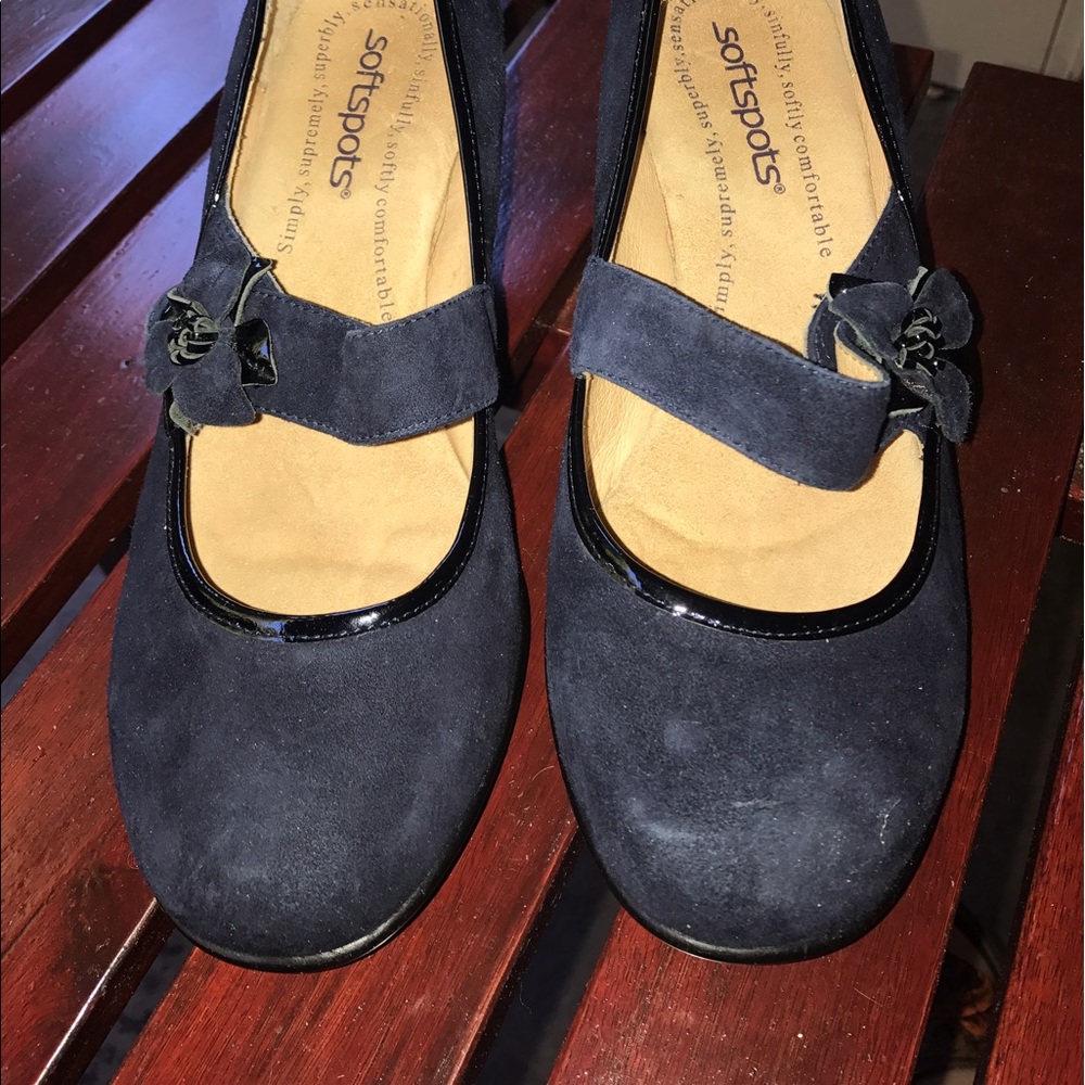 SOFTSPOTS SUEDE MARY JANE WEDGES SIZE 7 black