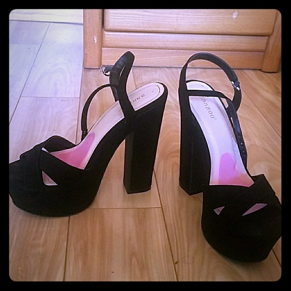 Platform pumps with chunky heel