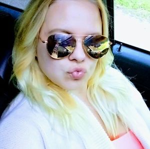 Meet your Posher, Amber