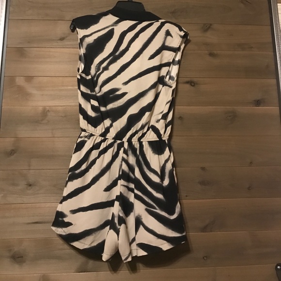 NWT Print Playsuit Romper - Picture 2 of 2