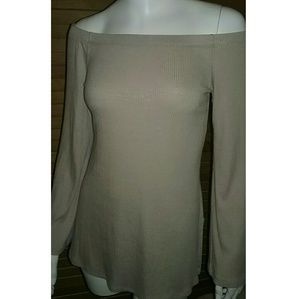 💟Off the shoulders, beige Sz. Medium blouse💟NWT