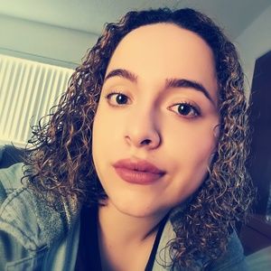 Meet your Posher, Valeria