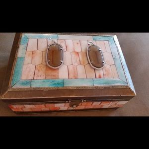 Never worn Kendra Scott earrings