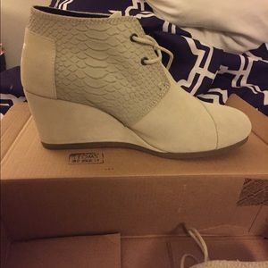 TOMS Desert Wedge, white with herringbone design