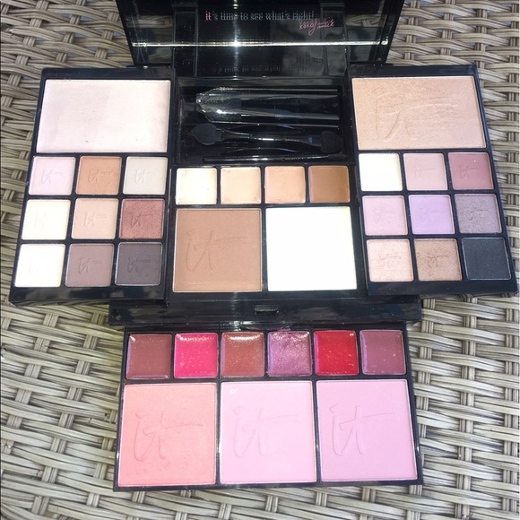 it cosmetics makeup most wished for holiday collection poshmark