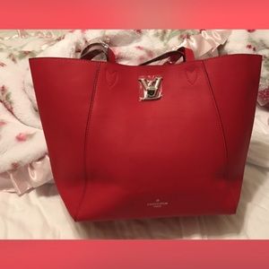 Amazing bag red LV bag!