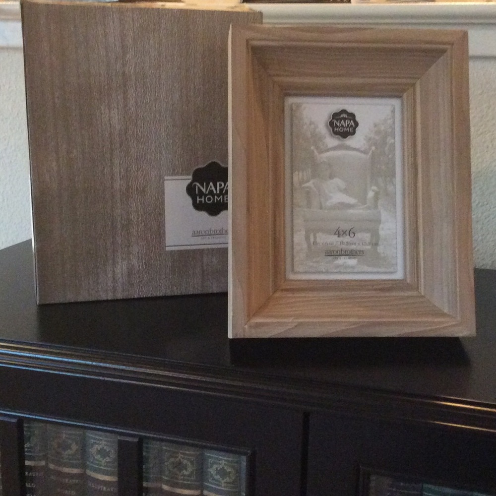 Aaron Brothers Napa Home collection 4x6 frame