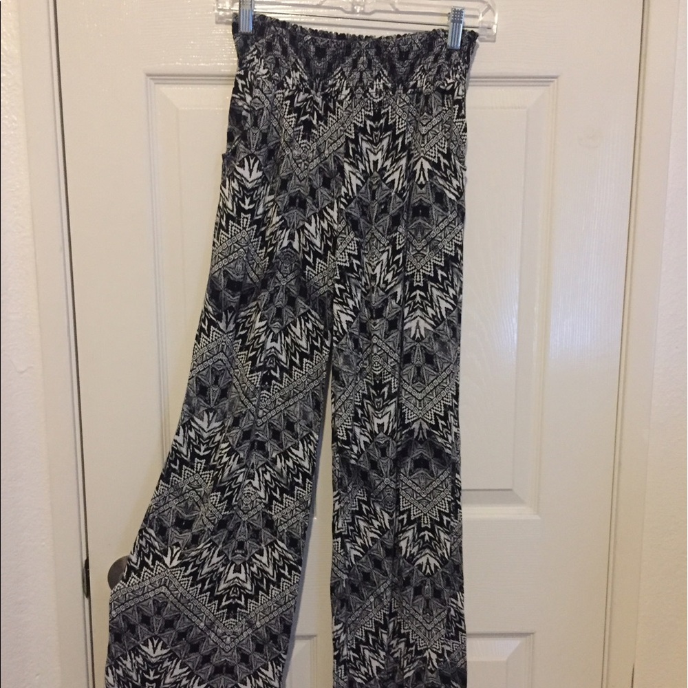 Mossimo Black & White Tribal Print Palazzo Pant