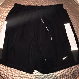 NIKE MEN'S BLACK RUNNING SHORTS 5"