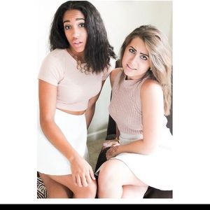 A short sleeve pink crop top